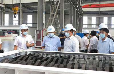 新鄉(xiāng)市市長(zhǎng)魏建平一行蒞臨潔普智能環(huán)保裝備生產(chǎn)基地調(diào)研，推動(dòng)環(huán)保產(chǎn)業(yè)高質(zhì)量發(fā)展